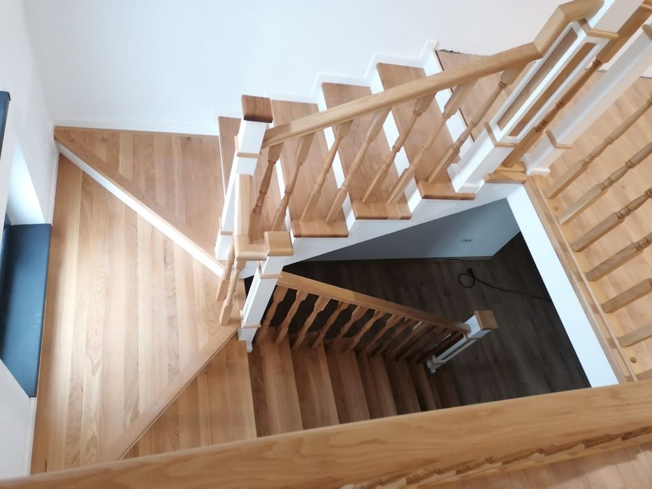 Scari din lemn masiv stejar / placare scari stejar / balustrada lemn