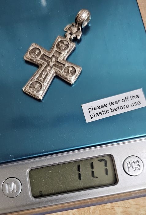 Крестик ручной работы