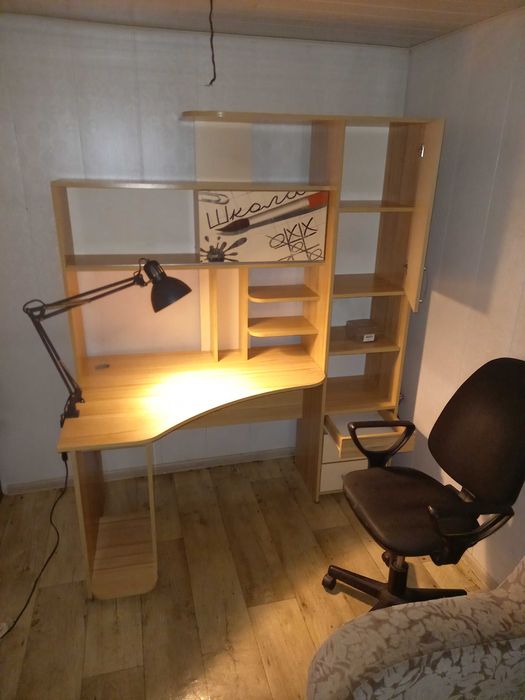 Стол письменный для работы