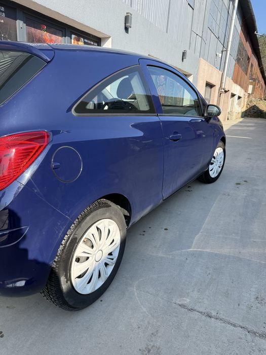 Opel corsa 2009 1.4 benzina