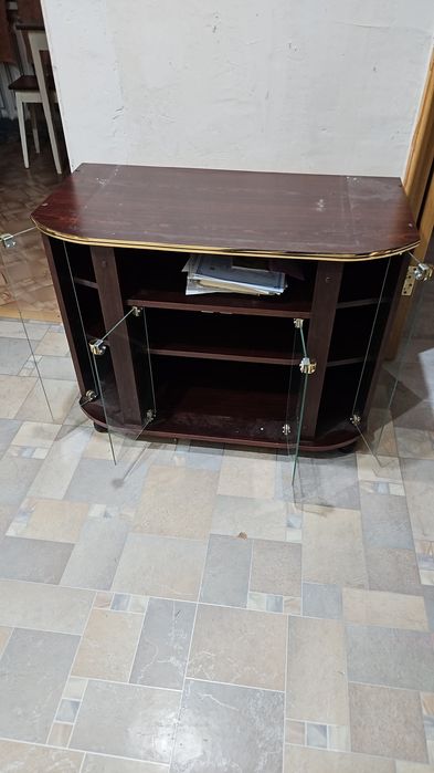 Продам тумбочку   под телевизор