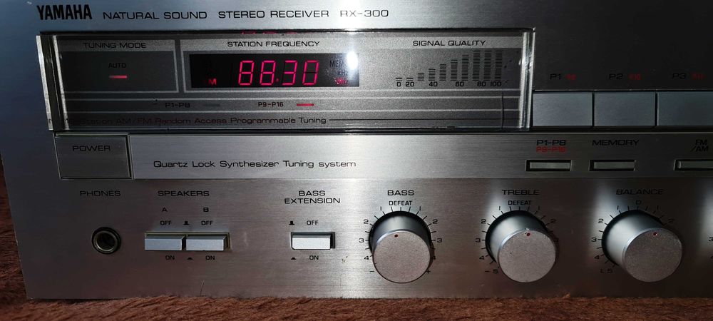 Yamaha RX-300 amplituner 2X33W pe 8 Ohm sau 2X54W pe 4 ohm