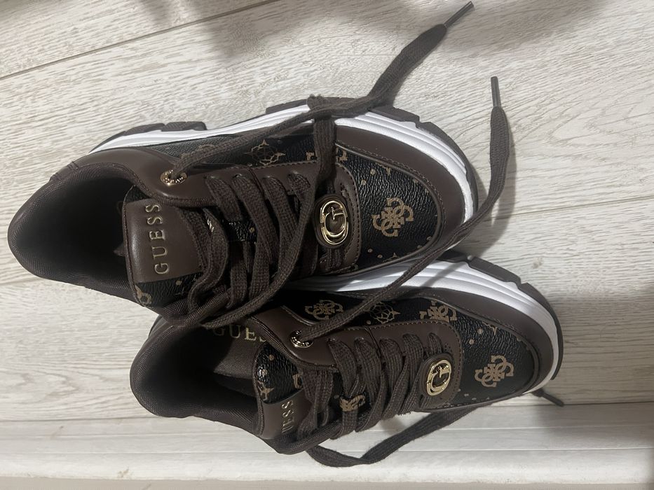 Дамски маратонки Guess в кафяво