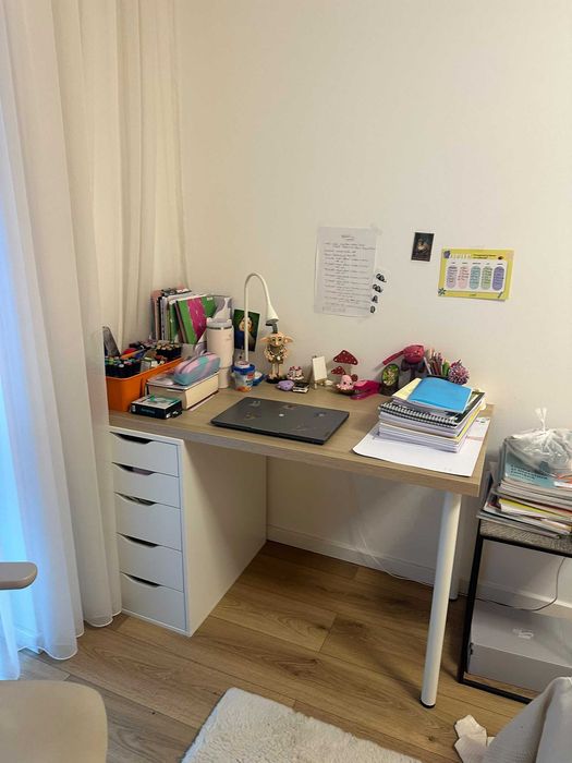 Birou si scaun de birou IKEA, stare impecabila, folosite 6 luni, deja montate
