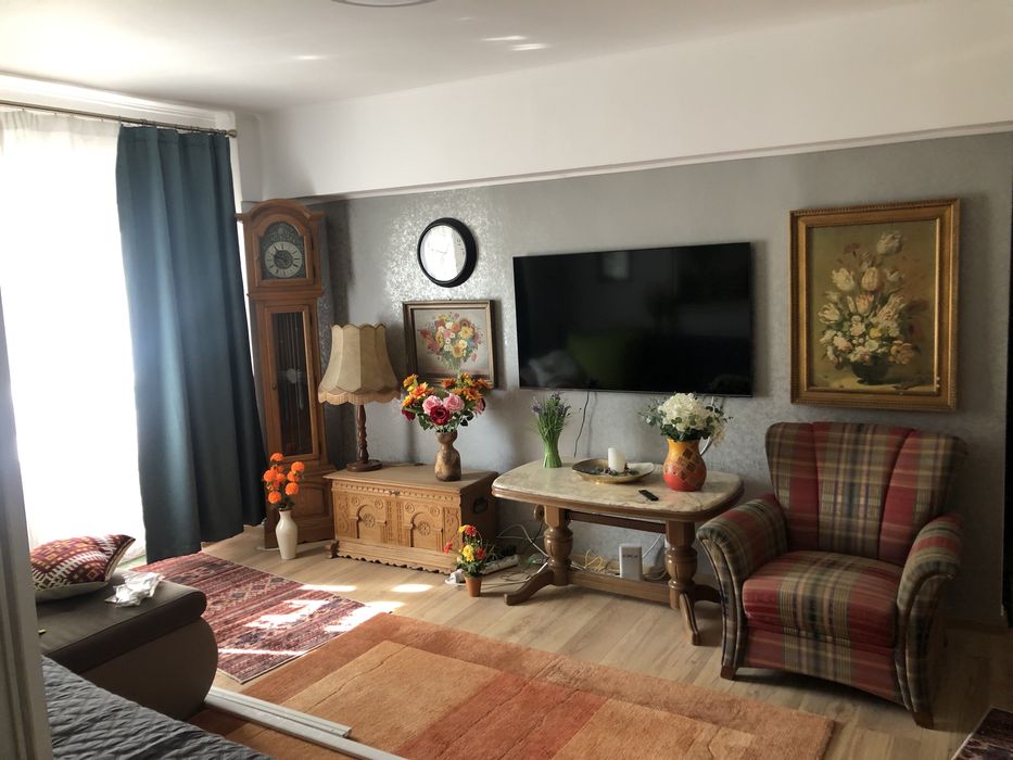 Vand Apartamnet 2 camere -Centru- vis a vis Primarie