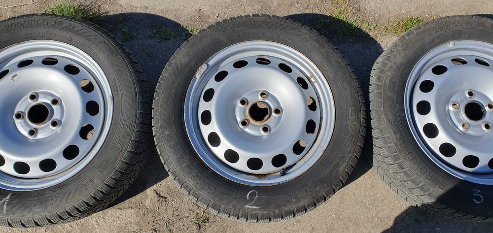 Set 4 cauciucuri de iarna cu jante de tabla GOLF 7