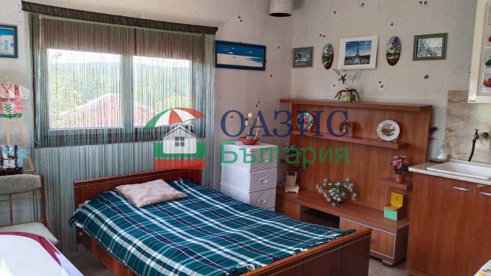 Двуетажна къща с парцел от 870 кв м В С. Вресово, Общ. Руен, обл. Бургас, България,