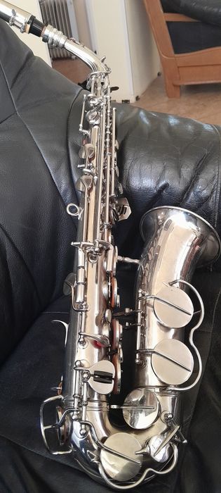 Vănd saxofon alto marca Huller