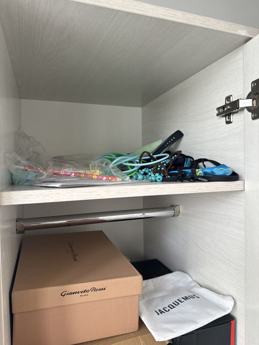 Срочно продам два одинаковых шкафа!