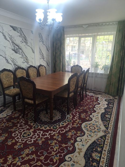 Стол со стульями