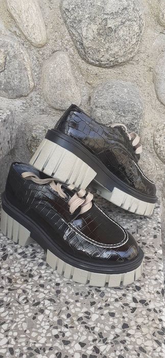 Обувки, черни с връзки