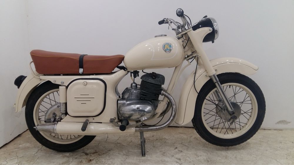 Продаётся ретро мотоцикл К 175 в идеальном состояние