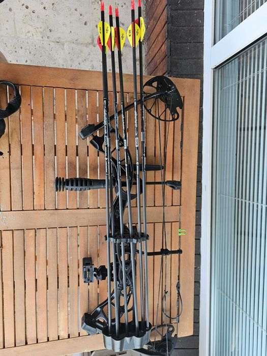Продавам лък PSE COMPOUND BOW UPRISING