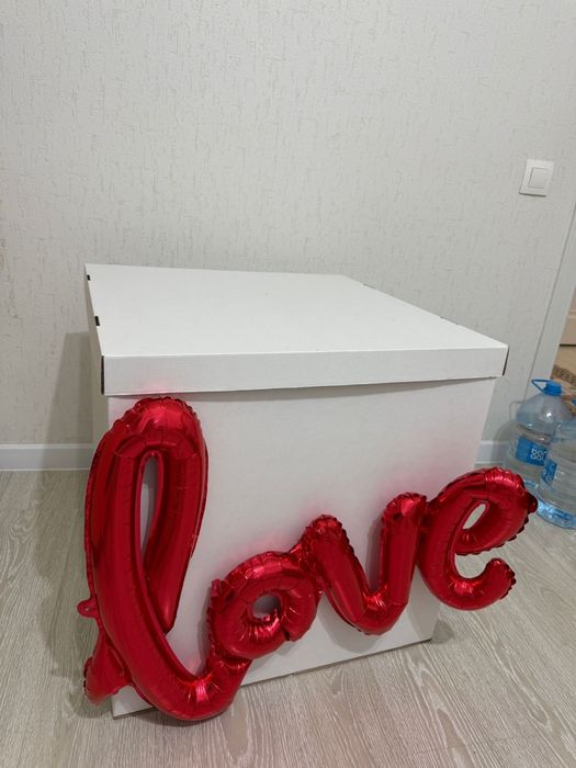 продается корзина и пустая коробка