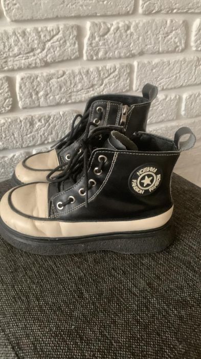 Продам обувь для девочки 32-33-34 размер