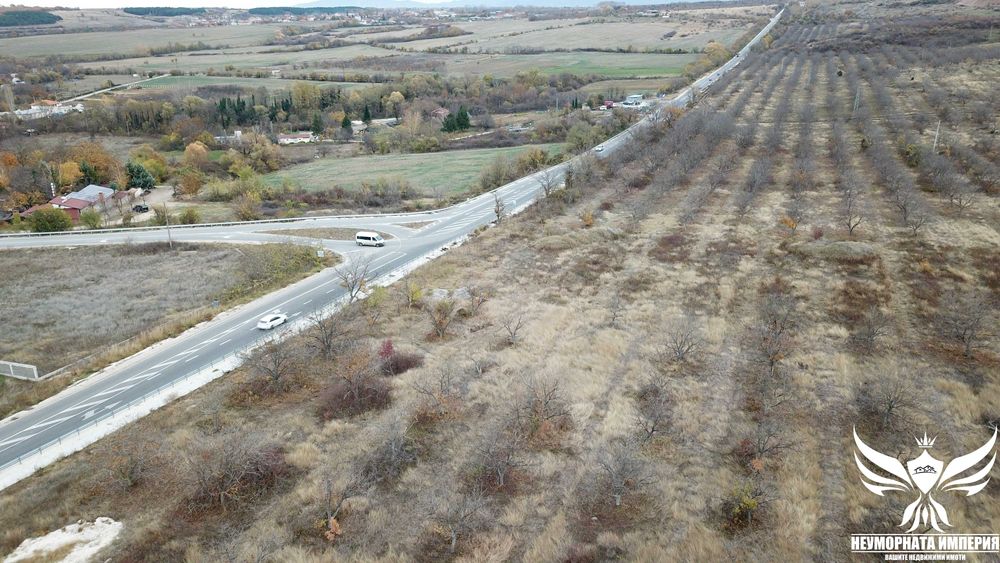 Продавам 2бр. земи 5500кв.м. в гр.Асеновград м.Параколово(1ва линия)