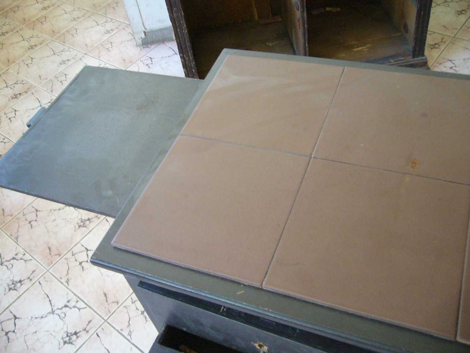 Старинно Помощно Шкафче за Сервиране