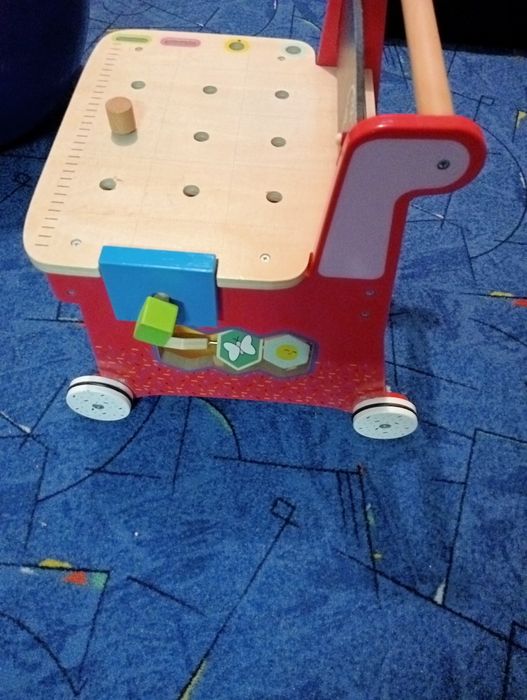 Antemergator lemn cu activități și tobogan