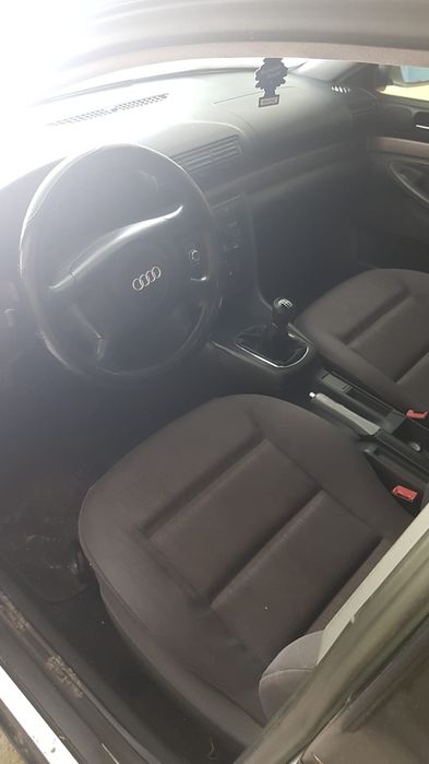 Vând Audi A4 b5 din 2001 AVARIAT