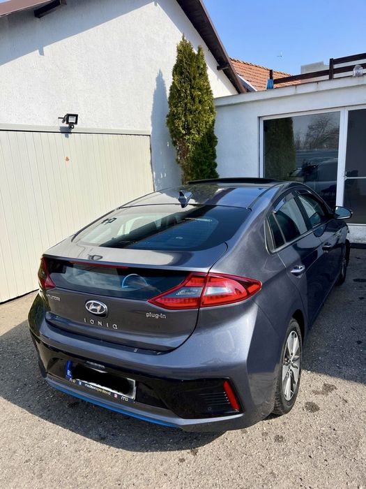 Hyundai Ioniq plug in hibrid, avariat, AVARIATE