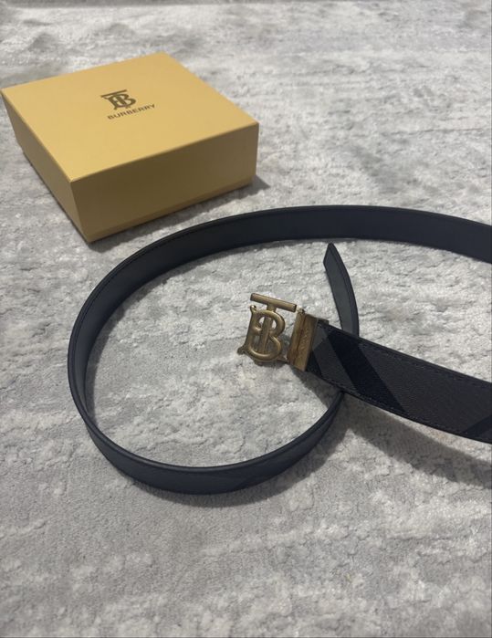 curea burberry neagra