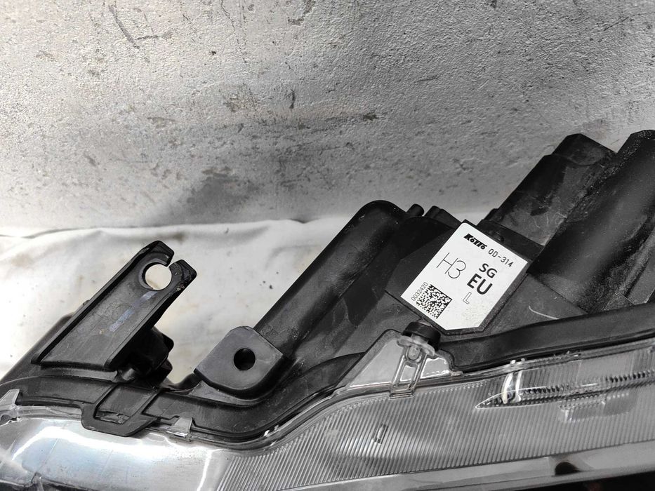 Оригинален  фар Тойота Ярис  Toyota Yaris Cross Full Led  2022