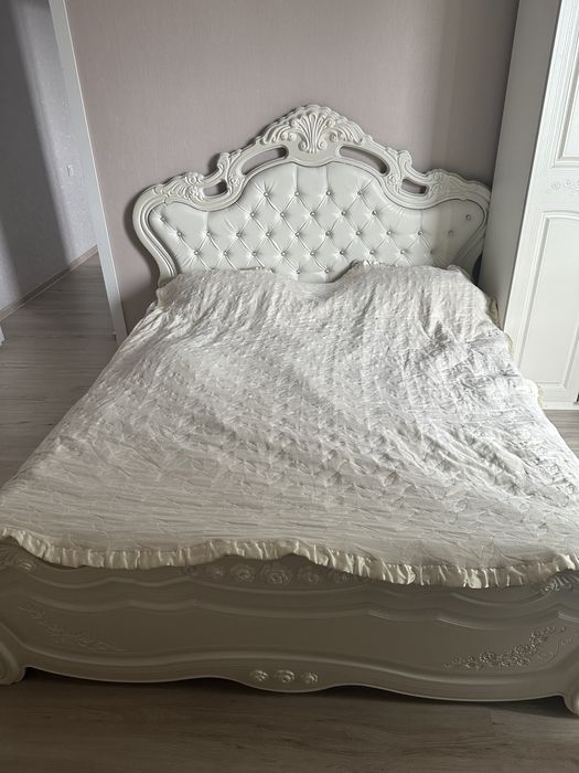 Продам спальный гарнитур