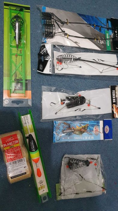 Vand set de 8 monturi de pescuit NOI+un bonus