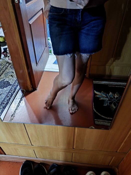 Продам женские шорты и юбку. Размер М-Л