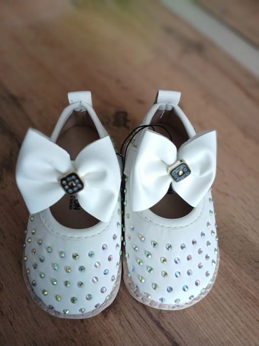 Qizaloqlar uchun oyoq kiymi