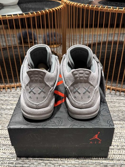 Jordan 4 Retro "KAWS" 42EUR Мъжки Кецове + Кутия