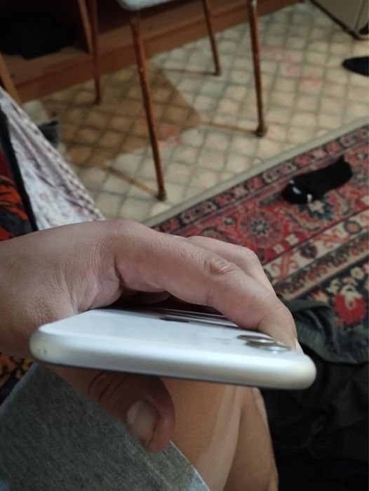 Айфон 11 с хорошем состоянии