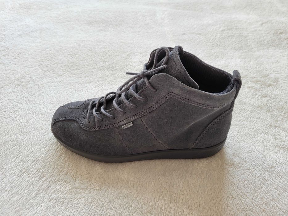 ECCO чисто нови маркови боти с подарък по избор на ТОП цена