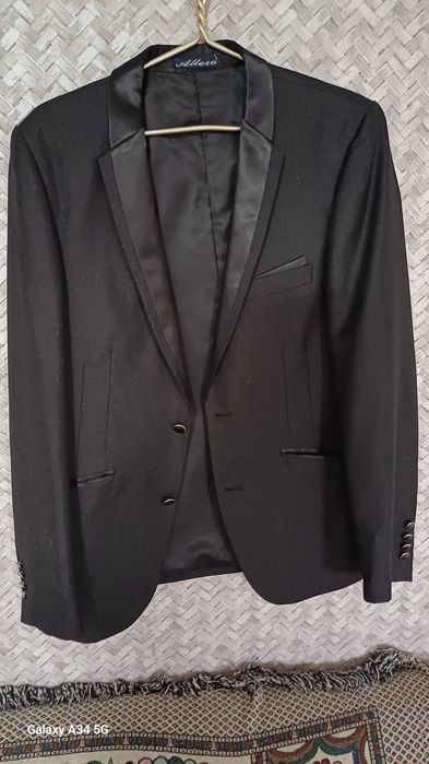 Продам мужской костюм