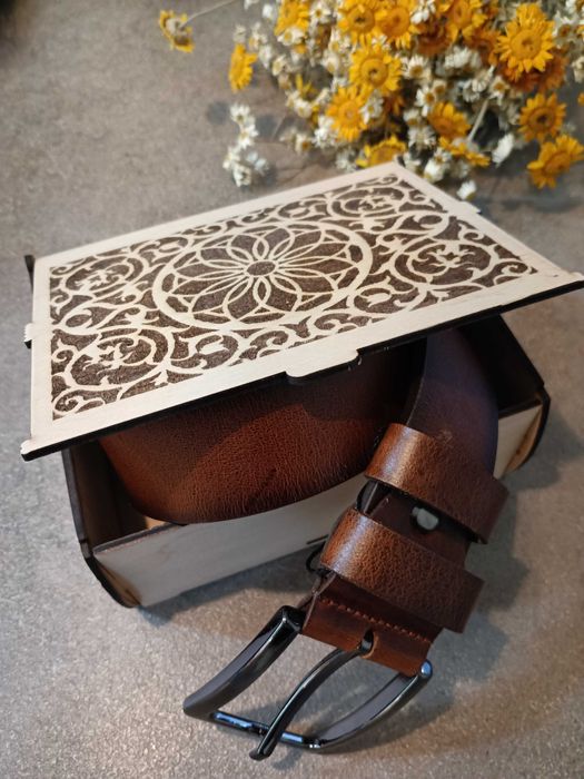 Колани от естествена кожа в подаръчна кутия