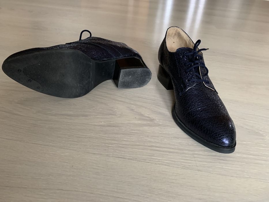 Vand pantofi office(39)din piele.