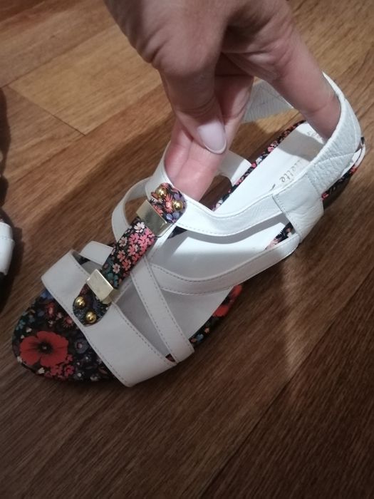 Продам новые босоножки