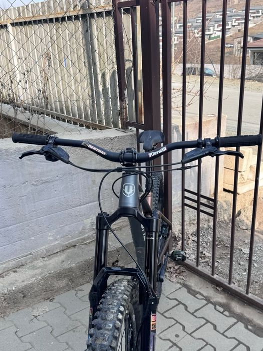 Vand Mondraker Foxy R 2024 bicicleta vine cu o alta furca si alt shock