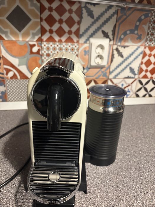 Espressor  Nespresso CitiZ&Milk  in stare foarte buna