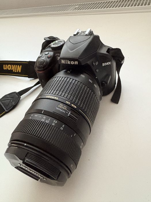 Vand Nikon D3400 plus 2 obiective