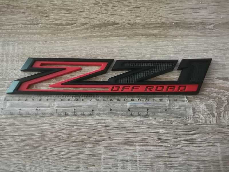 Chevrolet Z71 Offroad черно с червено емблема