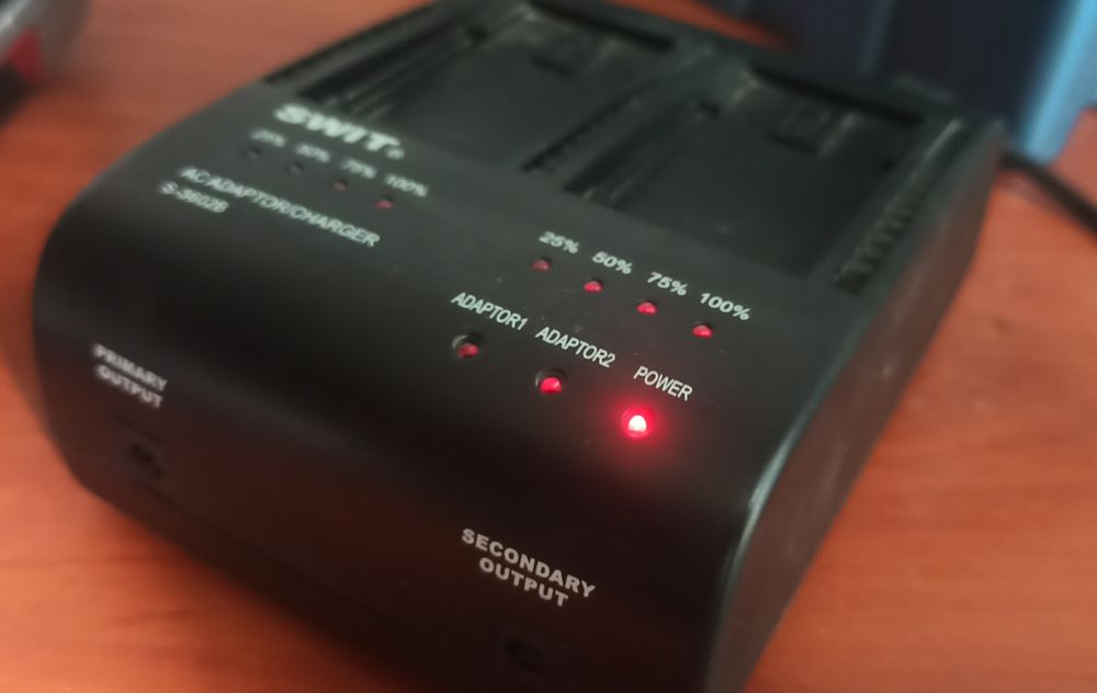 Зарядное устройство Swit