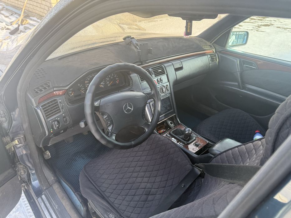 Продам мерседес 210