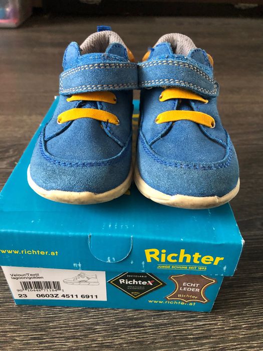 2 броя боти Richter 22 и 23