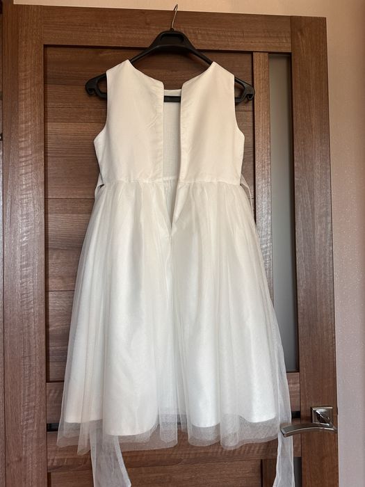 Нарядное платье для девочки 134-140