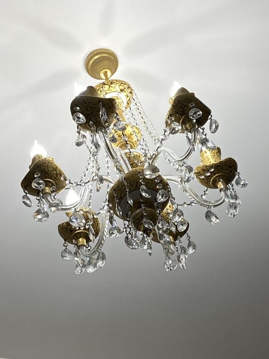 Люстра пподается