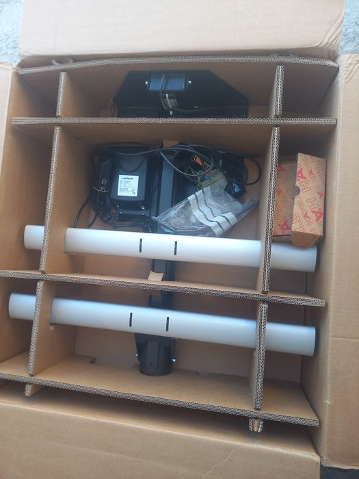 Електрическа стойка за телевизор Schneider Hafeli