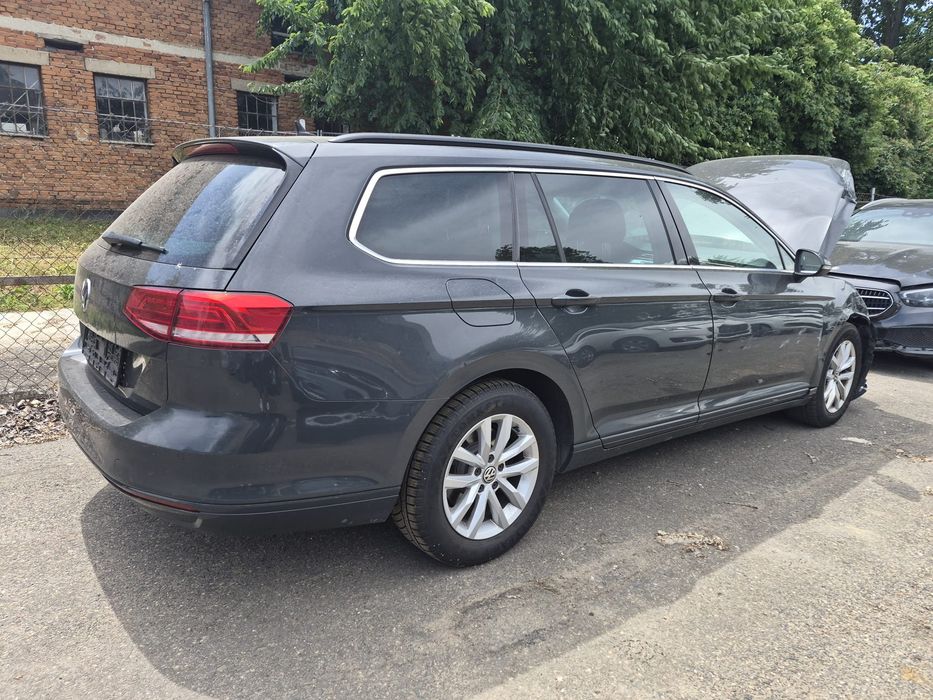 Vând Volskwagen Passat B8  avariat  an 2016 motor 2000 tdi  400000 km automat