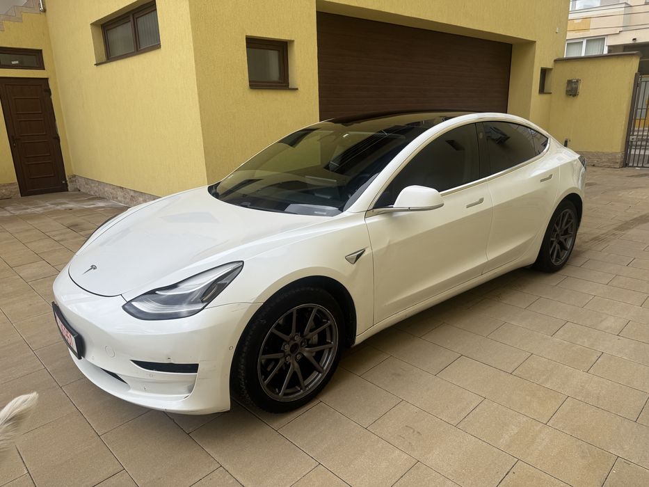 Tesla Model 3 Dual Motor Long Range - an fab. 2020