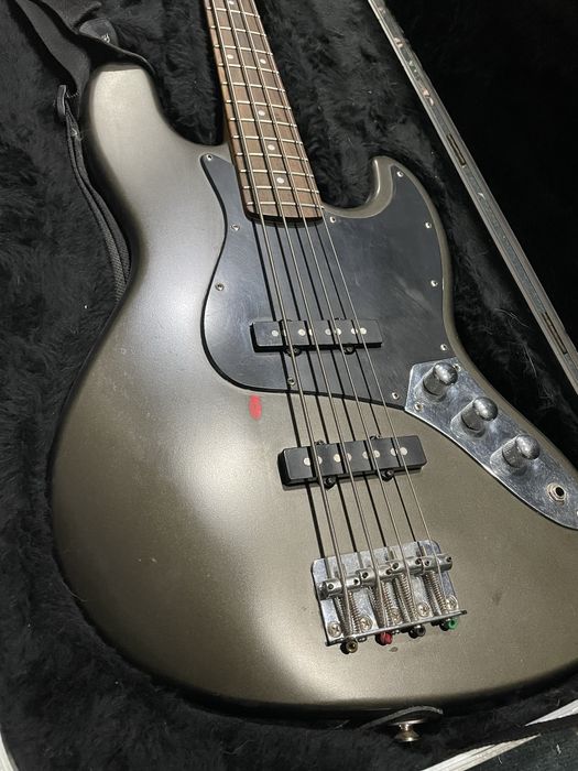 Продам Squire Jazz Bass